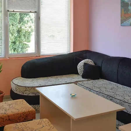 One-bedroom Holiday In Krapets בית נופש *